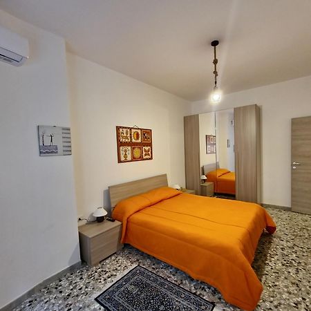 Garibaldi Square Apartment Bari Bagian luar foto