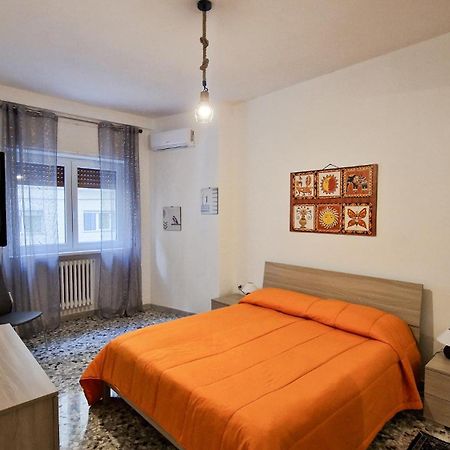 Garibaldi Square Apartment Bari Bagian luar foto