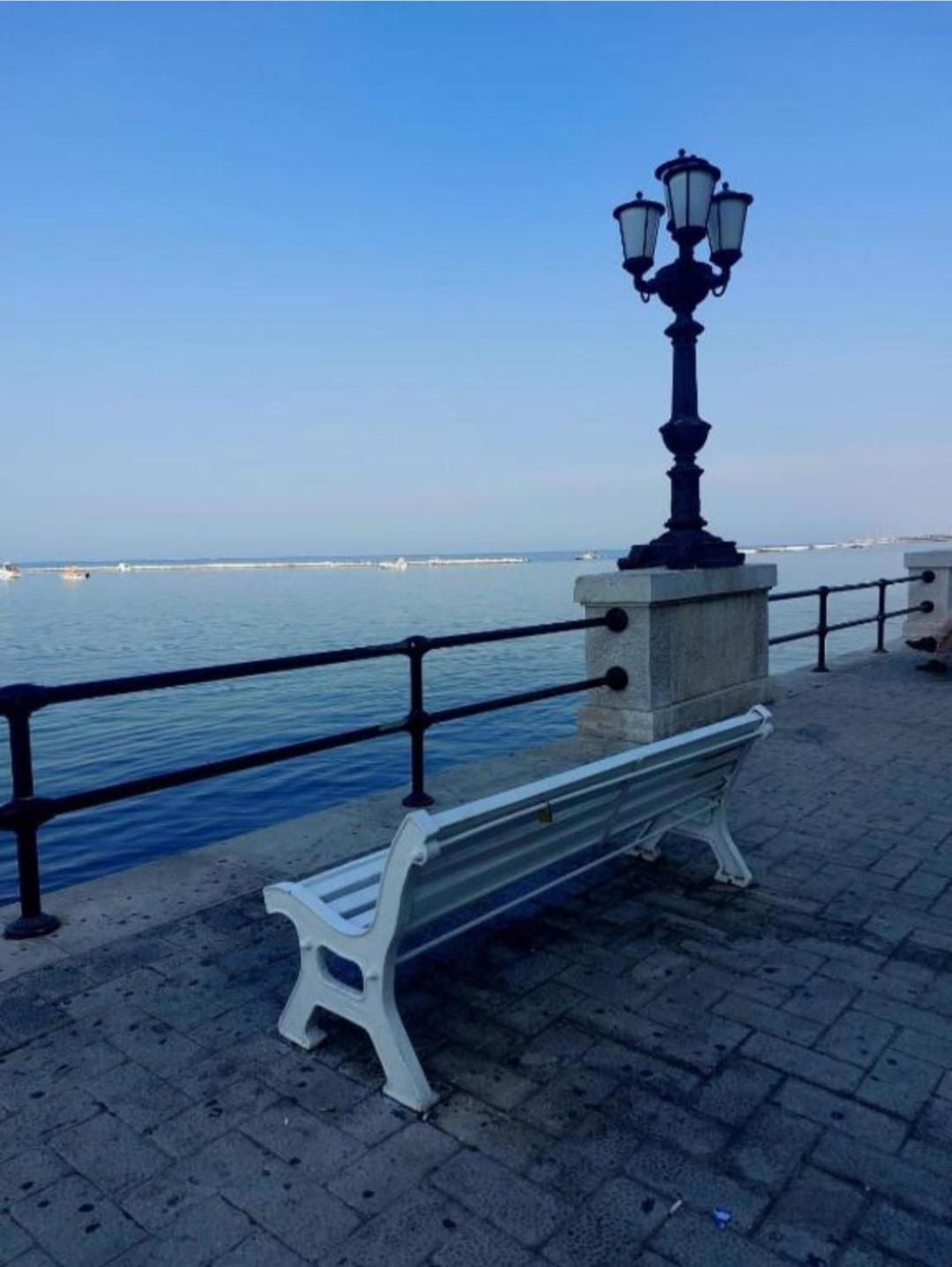 Garibaldi Square Apartment Bari Bagian luar foto