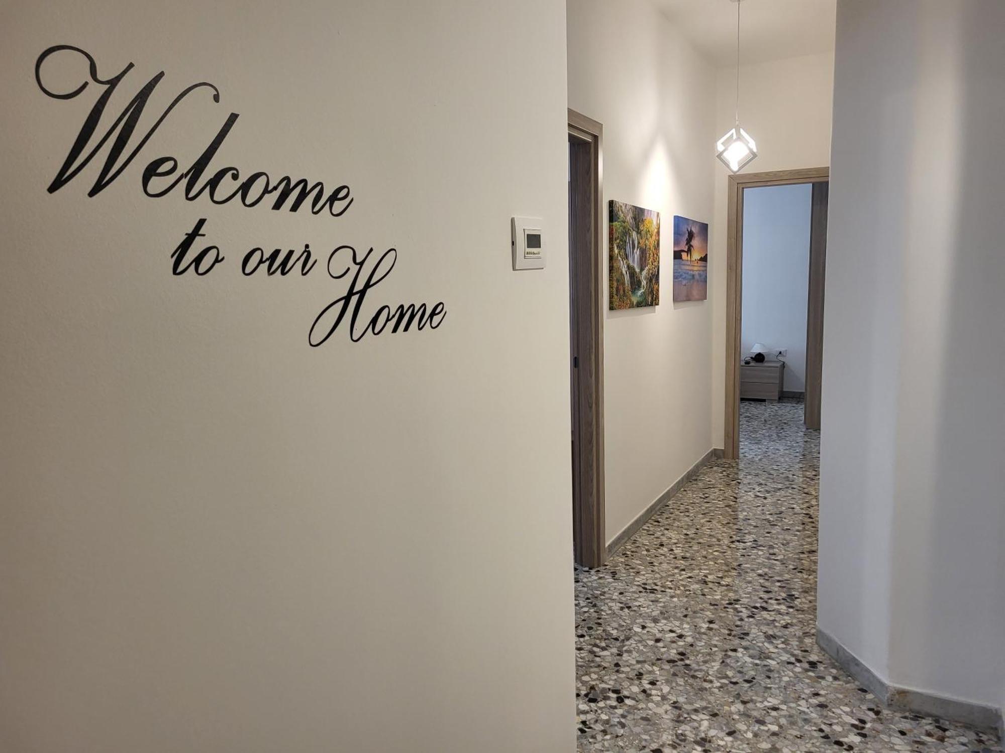 Garibaldi Square Apartment Bari Bagian luar foto