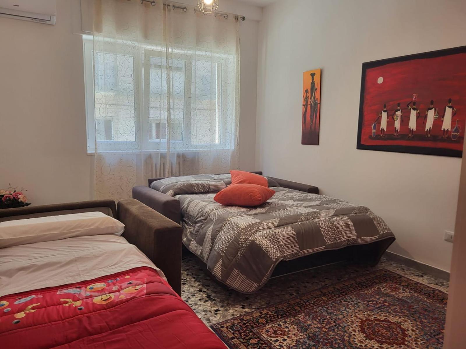 Garibaldi Square Apartment Bari Bagian luar foto